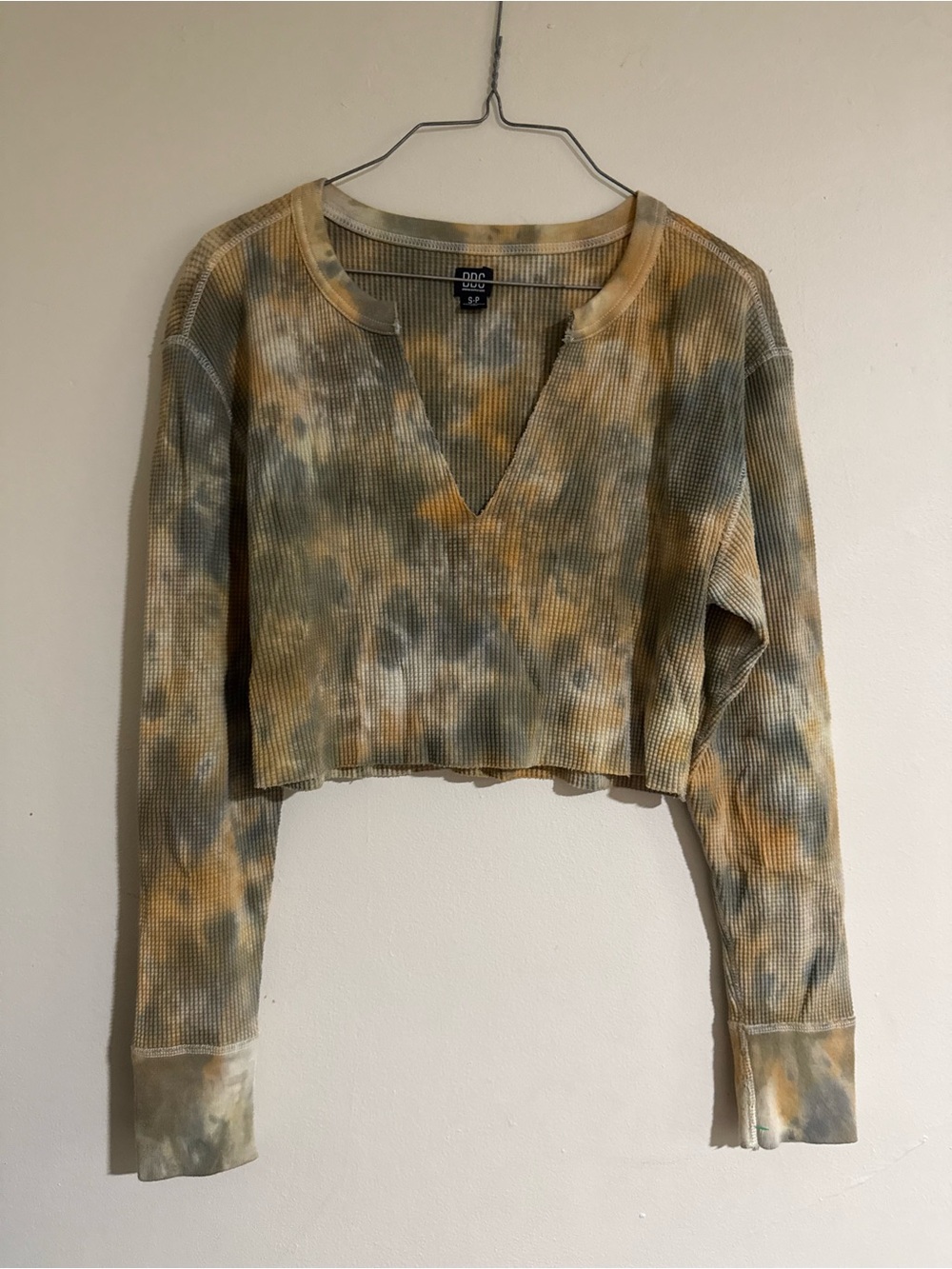 BDG Cropped Tie-Dye Thermal Long-Sleeve Top - Olive/Gold S